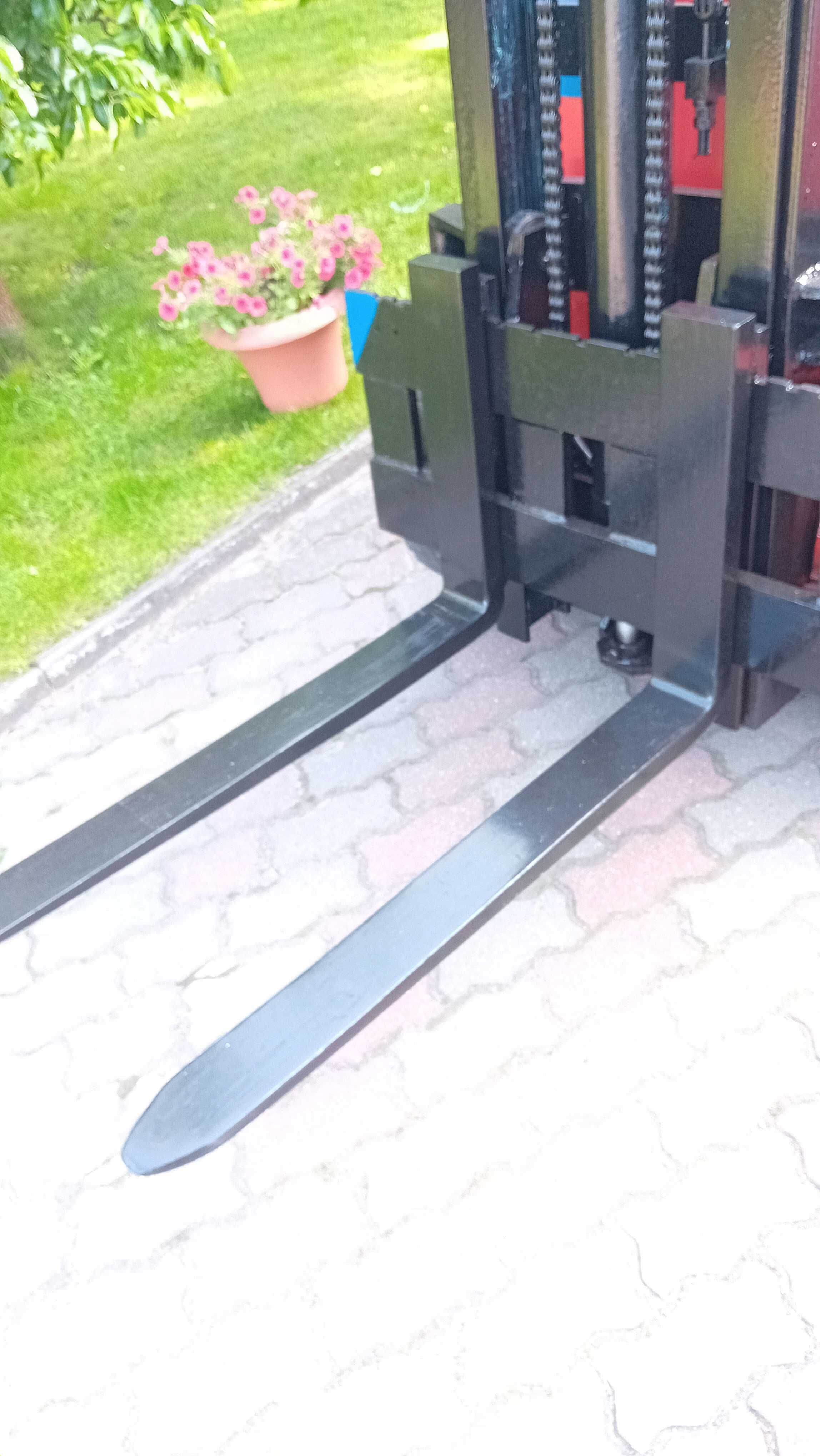 Wózek widłowy Bułgar  udźwig 1,6 T silnik 3P