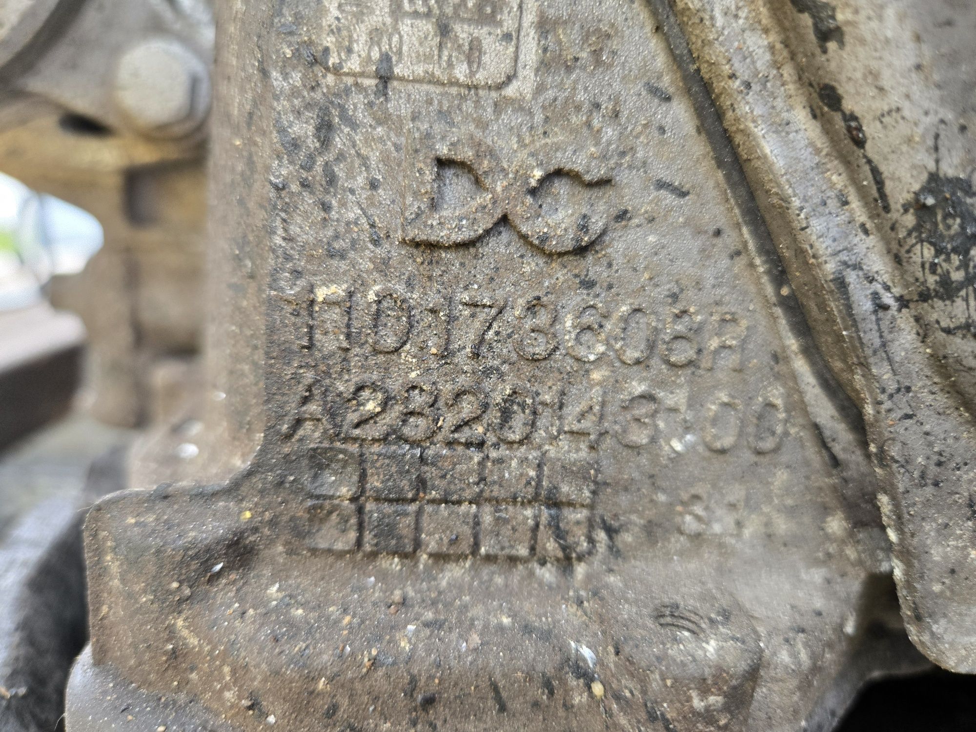 Silnik że skrzynią mercedes cla 118 1.3  282914