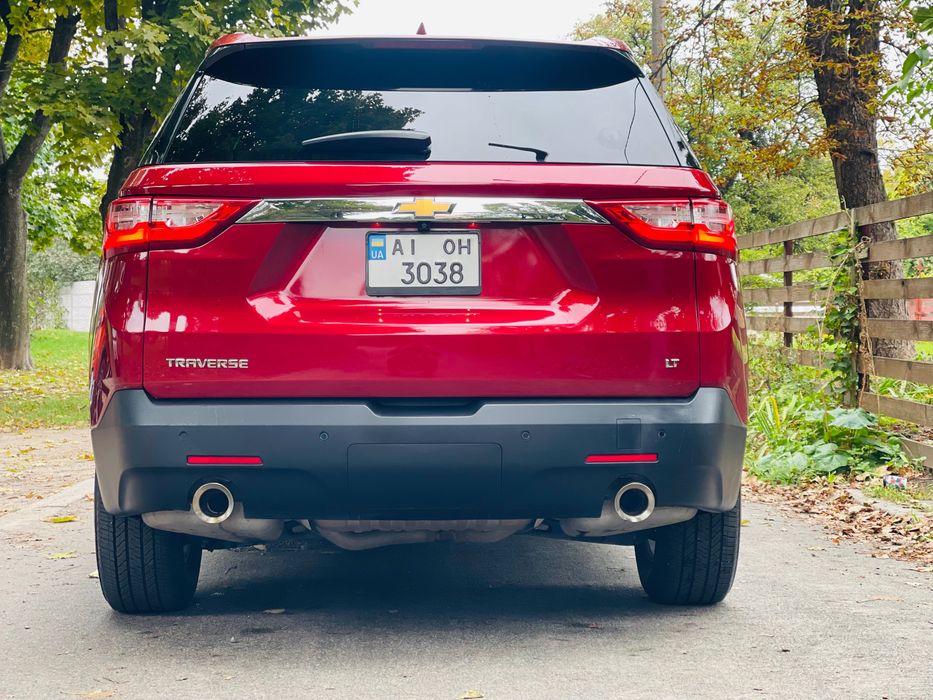 Шевроле Traverse 20 год семь мест минимальный пробег не крашеный!