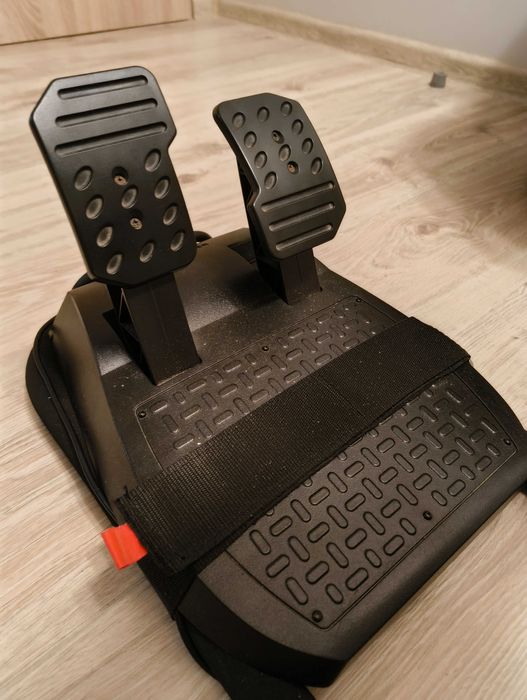 Kierownica Thrustmaster t150+ stojak (opis)