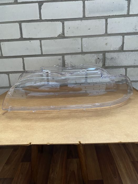 Продам стекла фар БМВ е39 рестайл. Стекла відмінної якості.