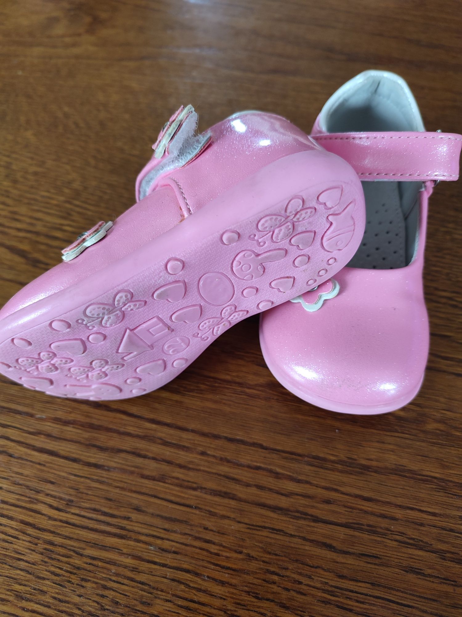 Buty dla dziewczynki lakierki