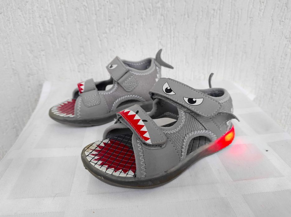 Босоножки светящие F&F р.26