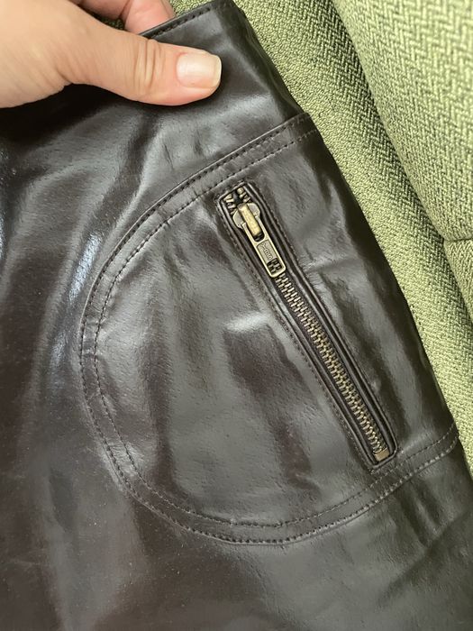 Шкіряна спідниця шоколадного кольору