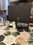 PS4 Pro 1TB + 6 games 2 Dualsock 4