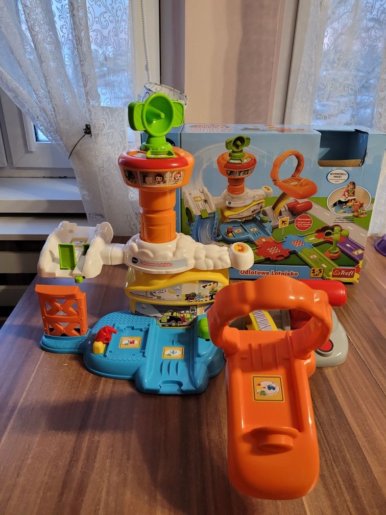 Vtech Tut Tut Autka Lotnisko