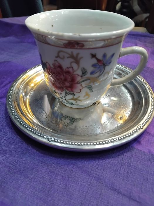 Chávena ,familia rosa séc XVIll e prato em prata