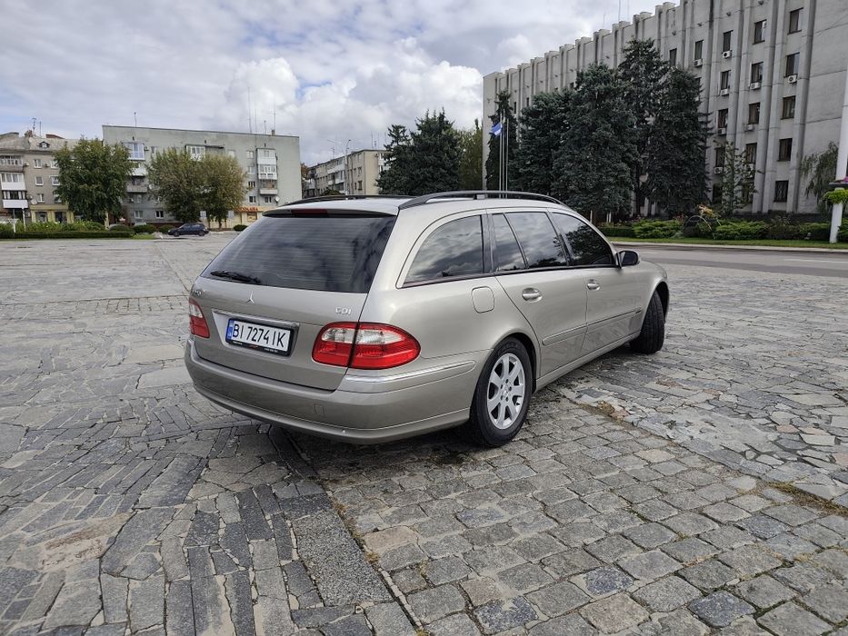 Mercedes-Benz E  2004