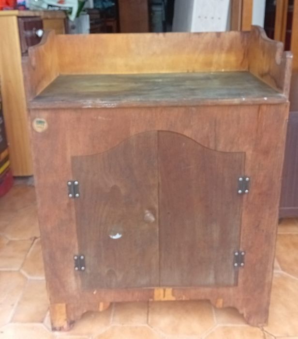 Armário ou móvel para restauro