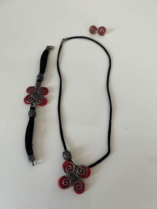 Piękny, spójny zestaw biżuterii – kolczyki, bransoletka i naszyjnik