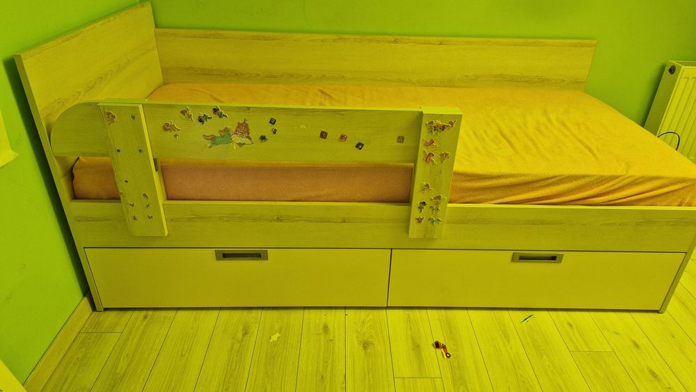 Łóżko rozm. 180 na 80  wraz z zabezpieczeniem z 2 szufladam