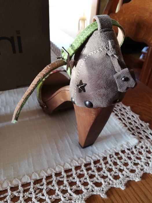 Sandálias em pele DONNI