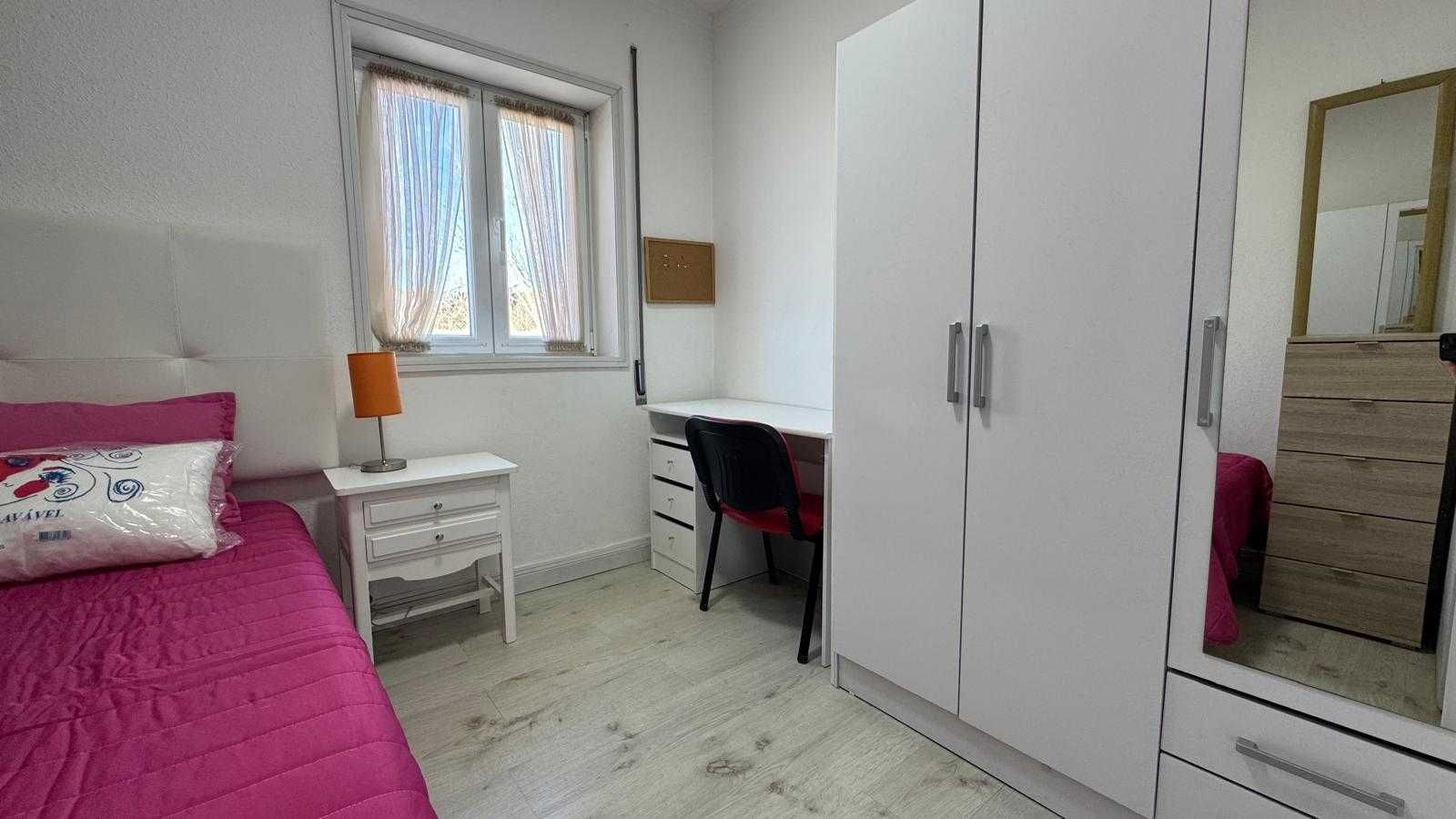 Quarto individual bem localizado para aluna universitária-só Raparigas