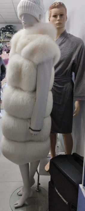 Нова шуба з песця + шкіряні рукави
Felix Rodionov (колекційна річ)