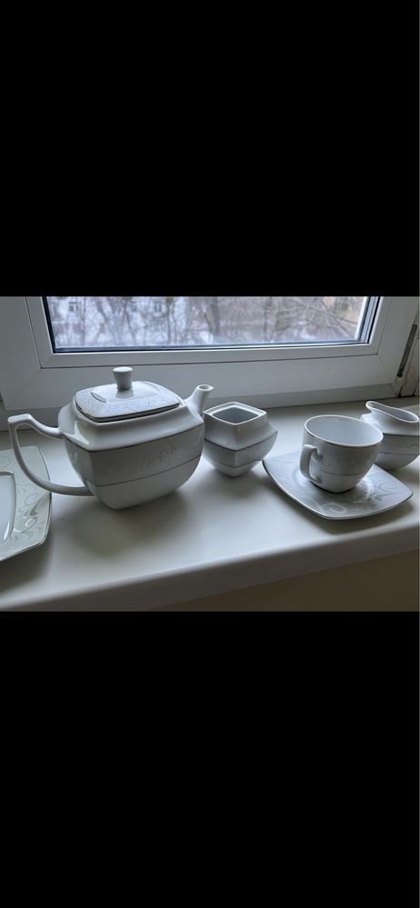 Новий чайний фарфоровий сервіс