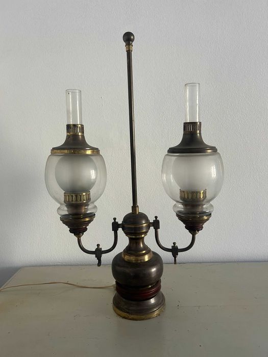 Candeeiro de mesa antigo com 2 lâmpadas