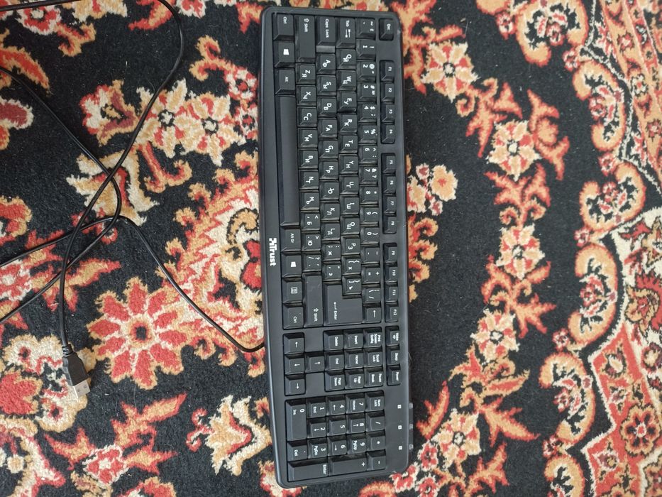 Клавиатура для компьютера черного цвета