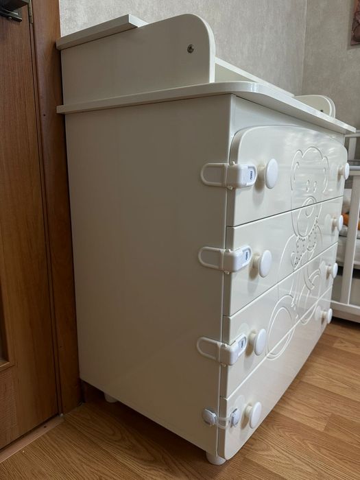 Кроватка дитяча з комодом