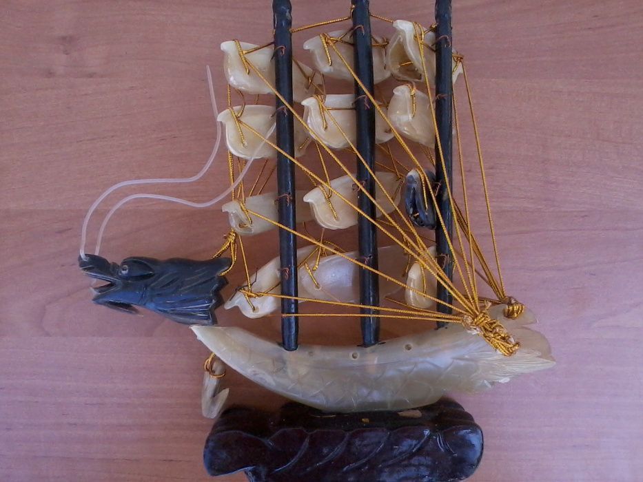 Парусники настольные меняю на сувенирый кортик, кинжал или аналогичное