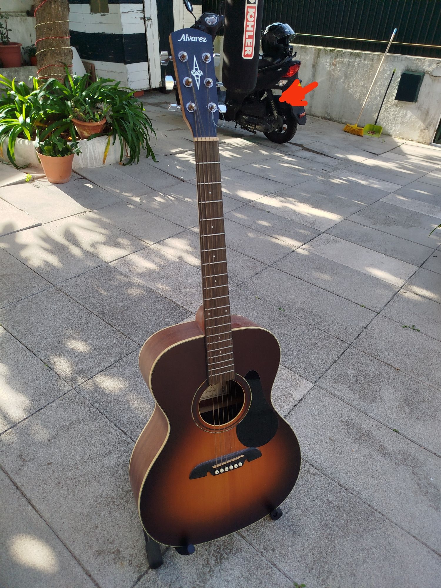 Guitarra acústica Alvarez
