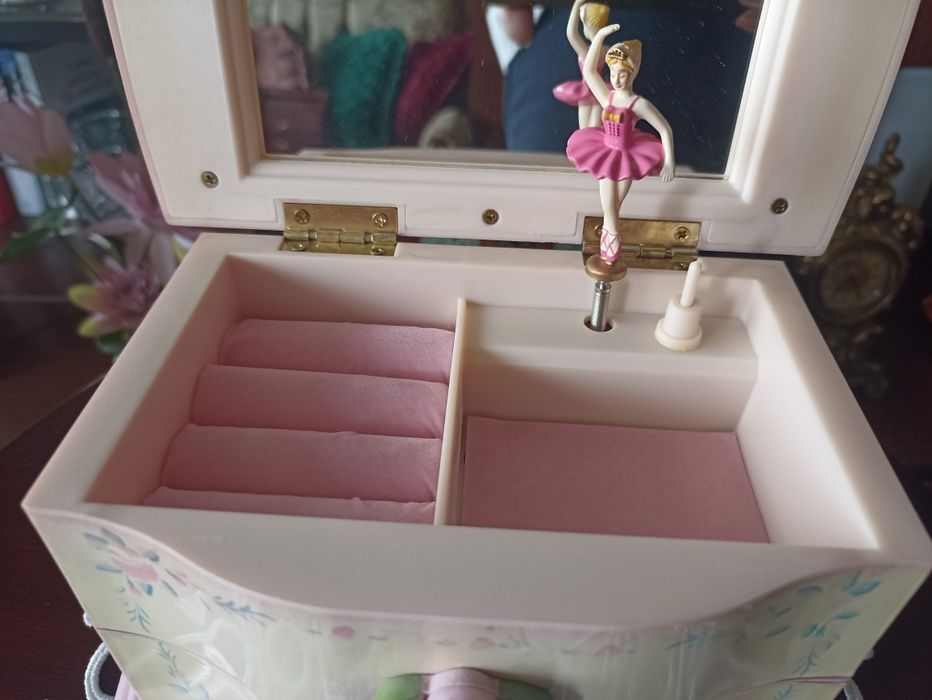 Szkatułka z pozytywką