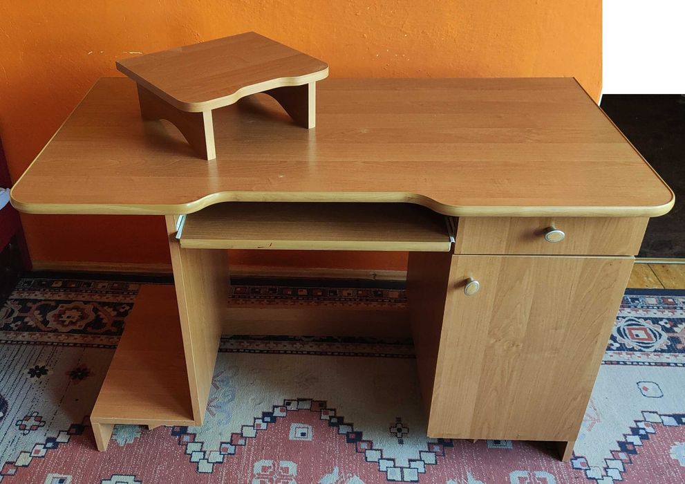 Biurko komputerowe biurowe drewniane kolor jasne drewno duże z półką