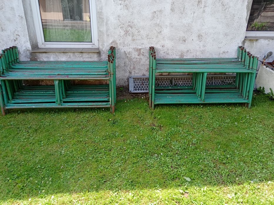 Rusztowanie warszawskie PRL masywne.