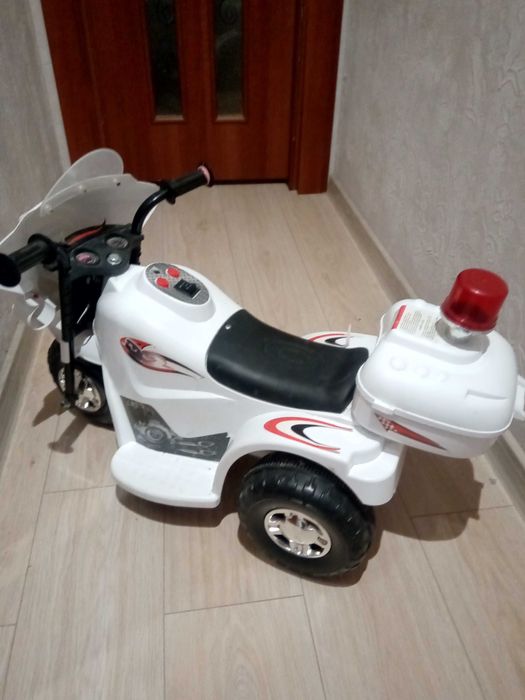 Продам машинку дитячу