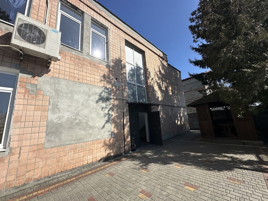 Здається в оренду виробниче приміщення.
