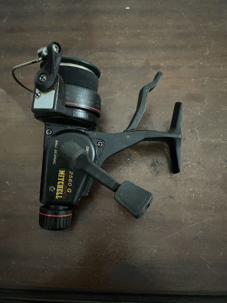 Carreto de pesca marca mitchell modelo 2560G