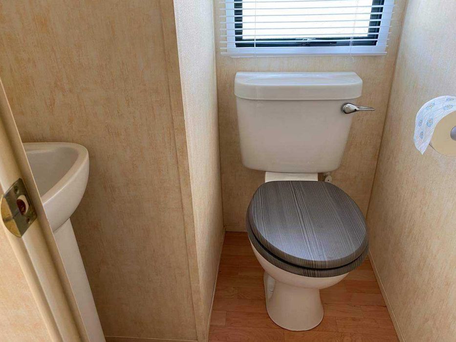 Domek nad jeziorem Ublik Wyszowate linia brzegowa pomost łódka