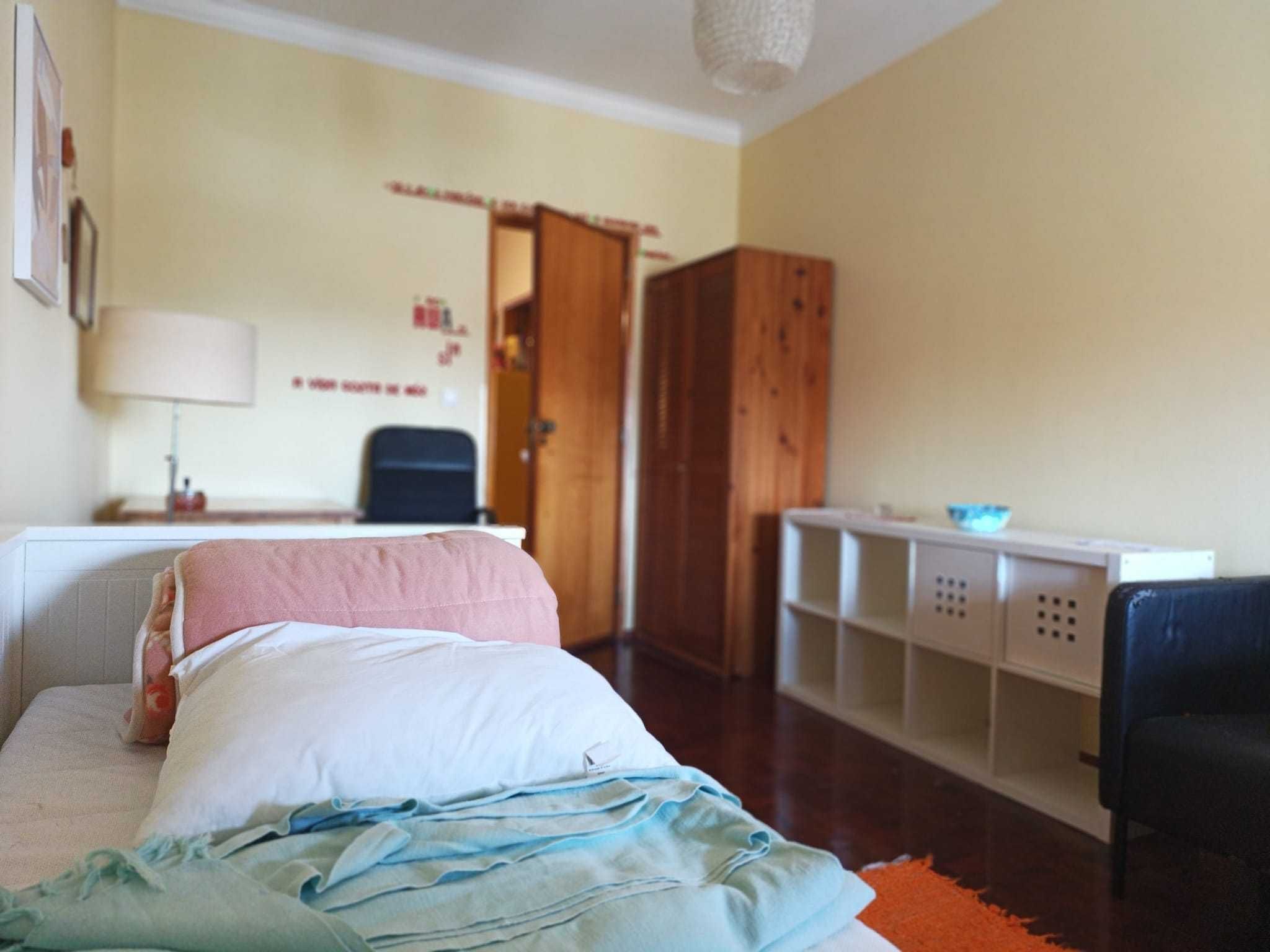 Quarto grande, pet friendly , no Laranjeiro M/F - est. / prof.