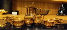 Porcelitowy serwis kawowy, mlecznik, dzbanek, 6 filiżanek, cukierniczk