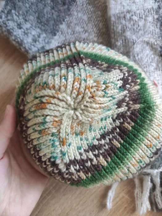в'язана шапка з теплої вовни