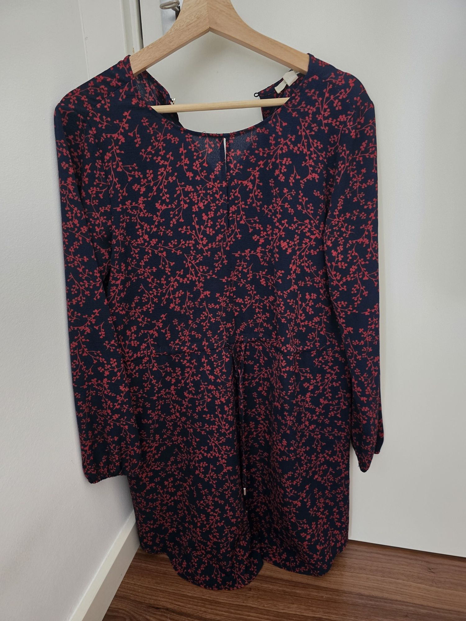 Vestido azul e vermelho