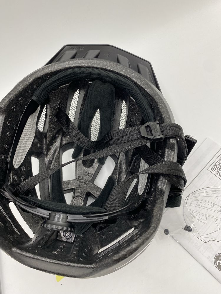 Kask rowerowy z tylna lampka nowy szaro bialy