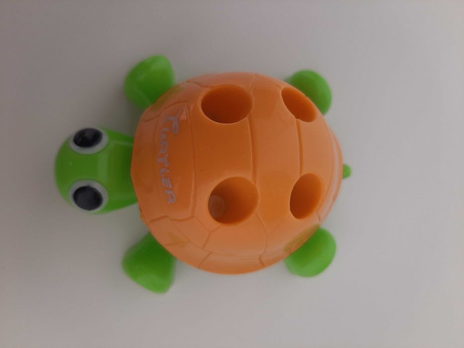 Temperówka żółwik, pomarańczowo-zielona.