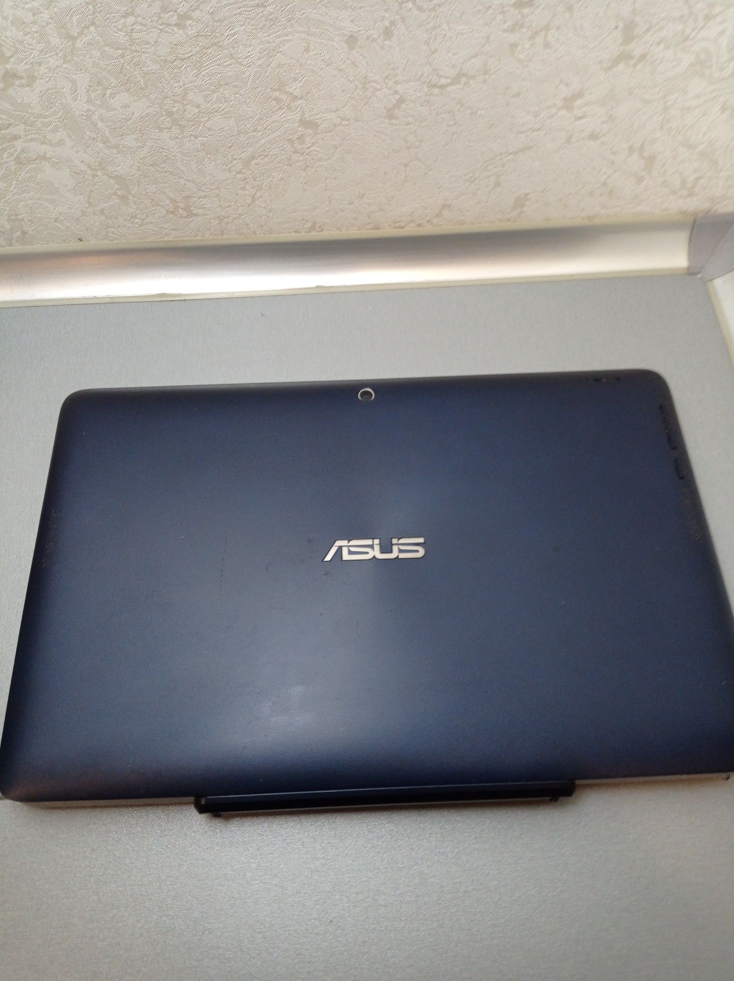 Asus t200ta сенсорний ноутбук 64gb гарний стан