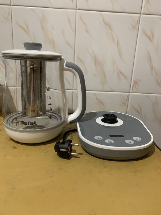 Електричний чайник Tefal BJ551b10