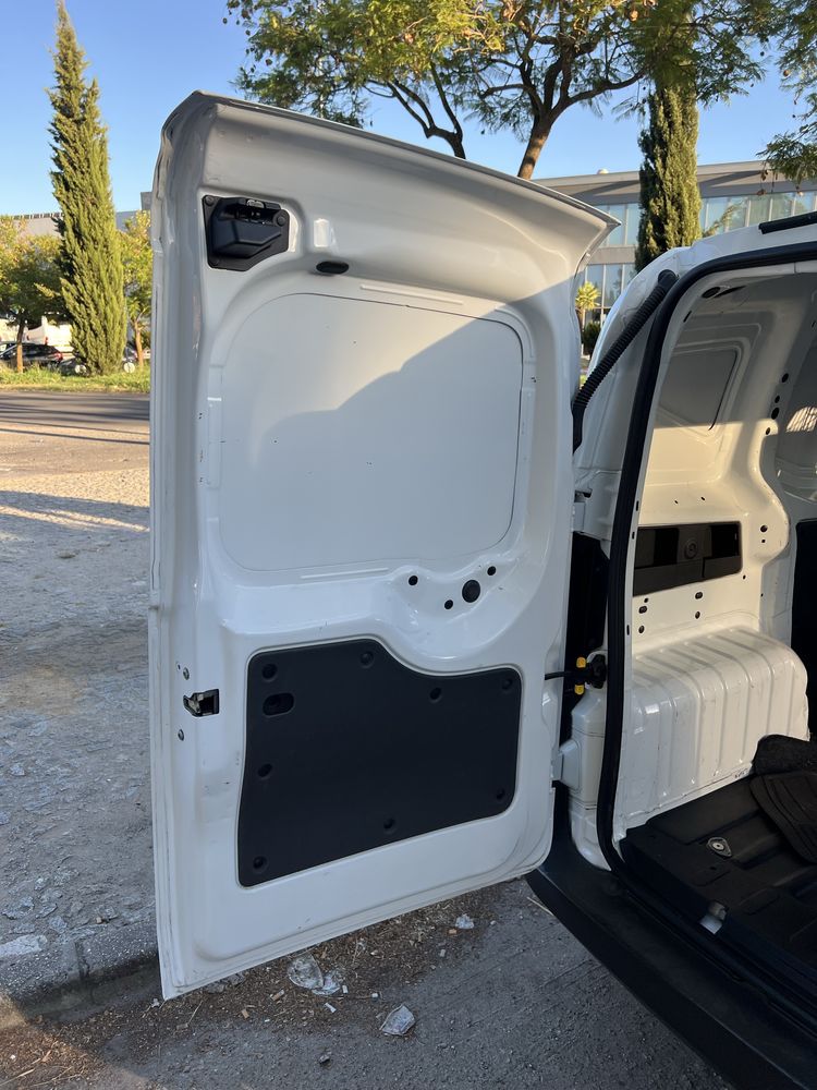 Carrinha Pegeout bapper