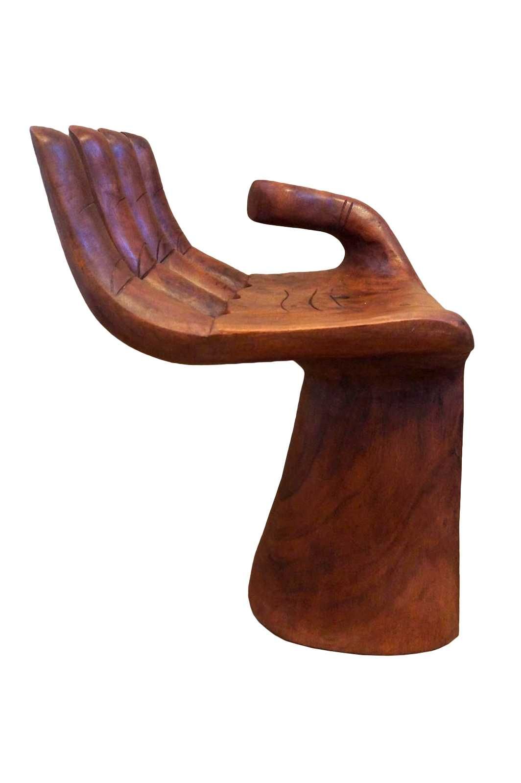 Drewniany fotel krzesło w kształcie dłoni 70 cm