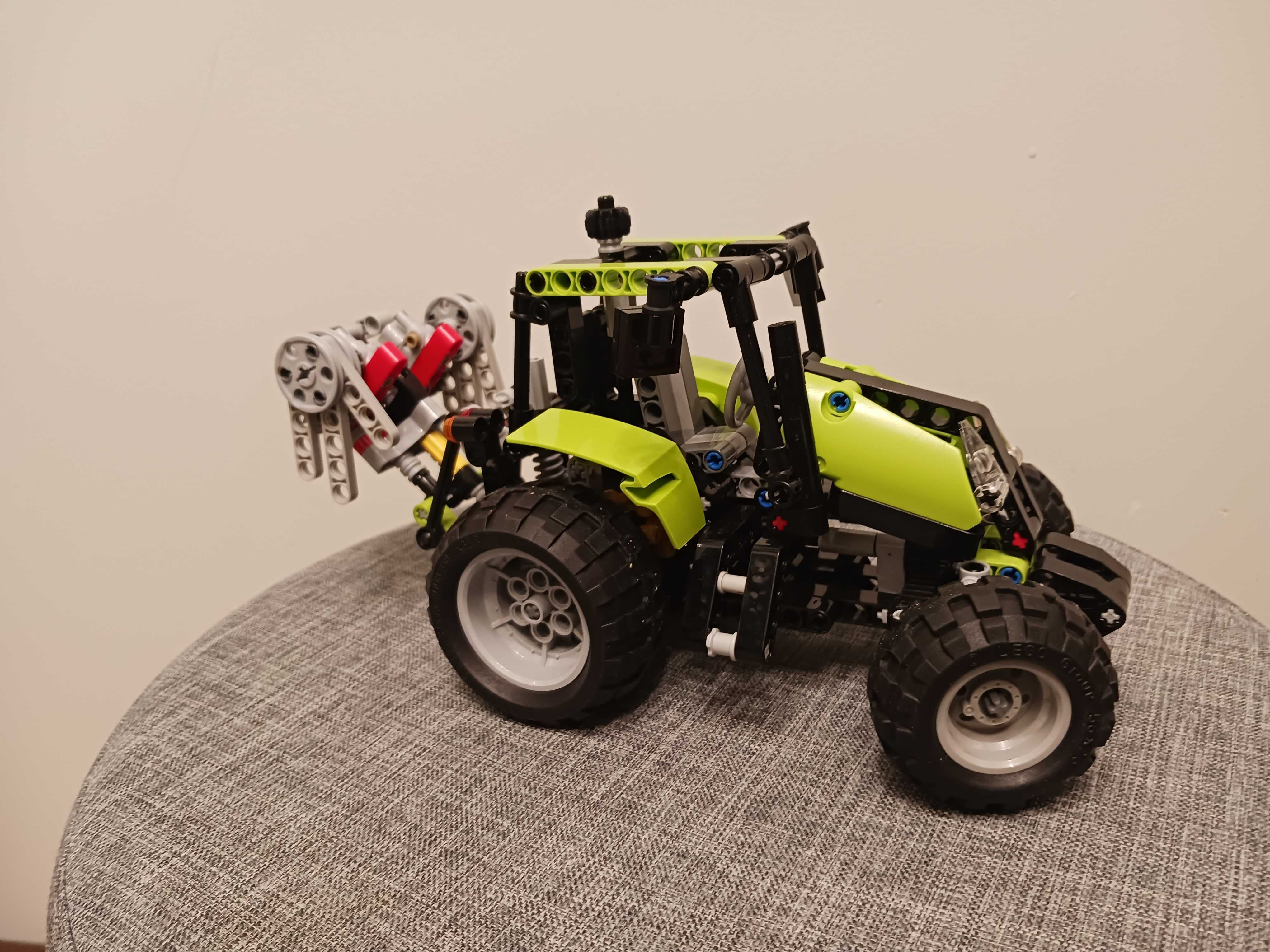 LEGO TECHNIC 9393 - Traktor z kosiarką, klocki lego