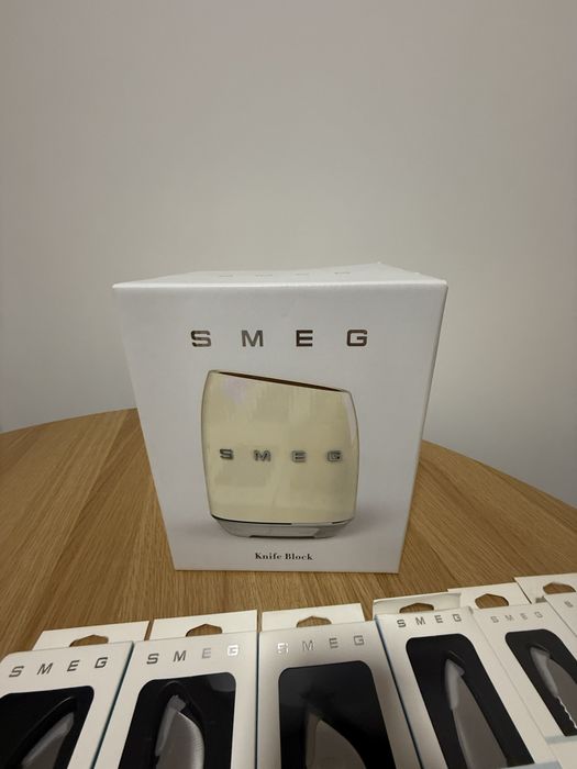 Bloco com 6 facas SMEG novo/embalado