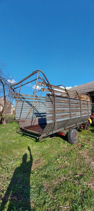 Przyczepa samozbierająca