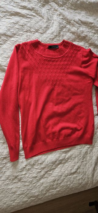 Camisola vermelha com brilhantes