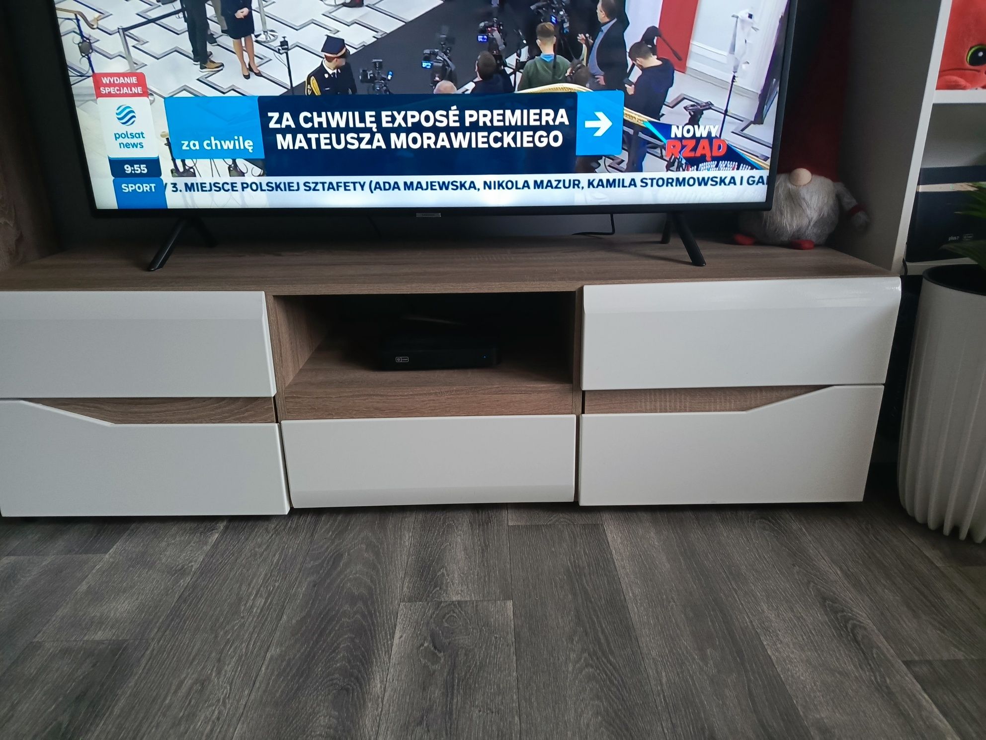 Szafka RTV seria Lionel
Szerokość 150 cm
Głębokość 47 cm
Wysokość 43 c