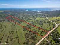 Terreno rústico  com 9440 m2 de área e vista Mar situado a 1km da Prai