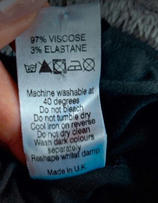 Czarna sukienka midi długi rękaw 97 % wiskoza Bravissimo rozmiar L 40