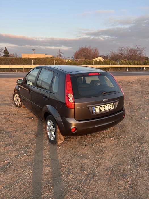 Ford Fiesta 1.4 benzynka , klima , 2x koła