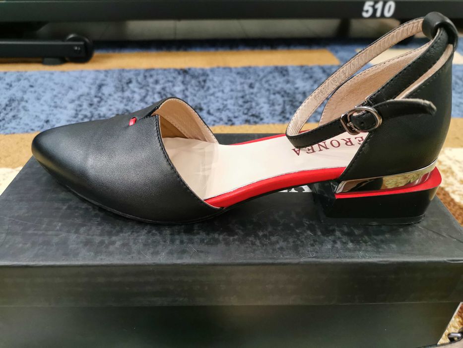 Продам босоніжки